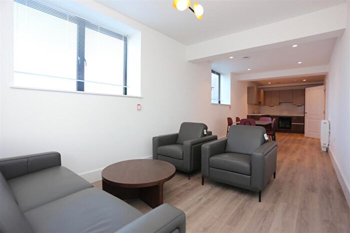 3 Bedroom Flat To Rent In Gemini House, Hove, BN3