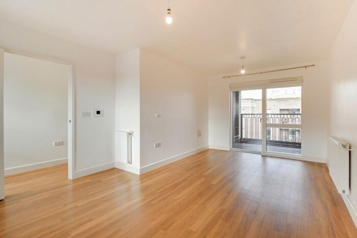 1 Bedroom Flat To Rent In Adenmore Road, Catford, London, SE6