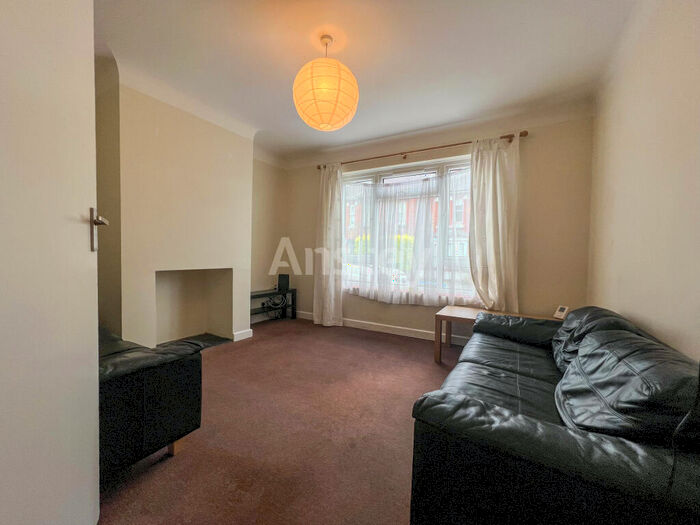 2 Bedroom Flat To Rent In Milton Road, Southampton, SO15