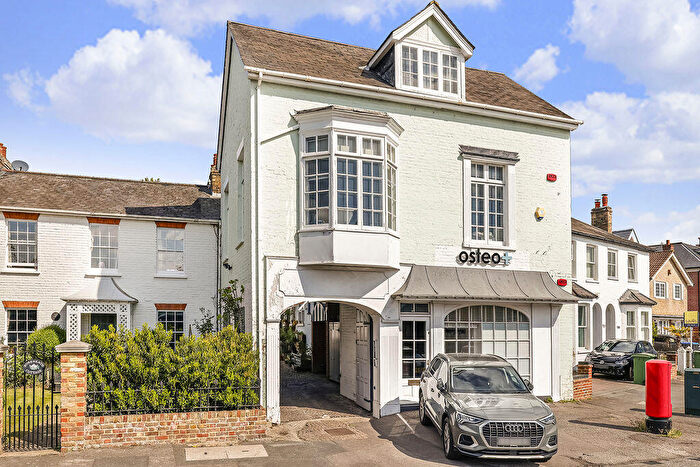 2 Bedroom Flat For Sale In Giggs Hill Road, Thames Ditton, KT7