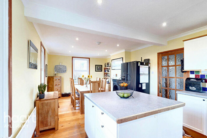 4 Bedroom Detached House For Sale In Main Street, Aylesbury, HP18