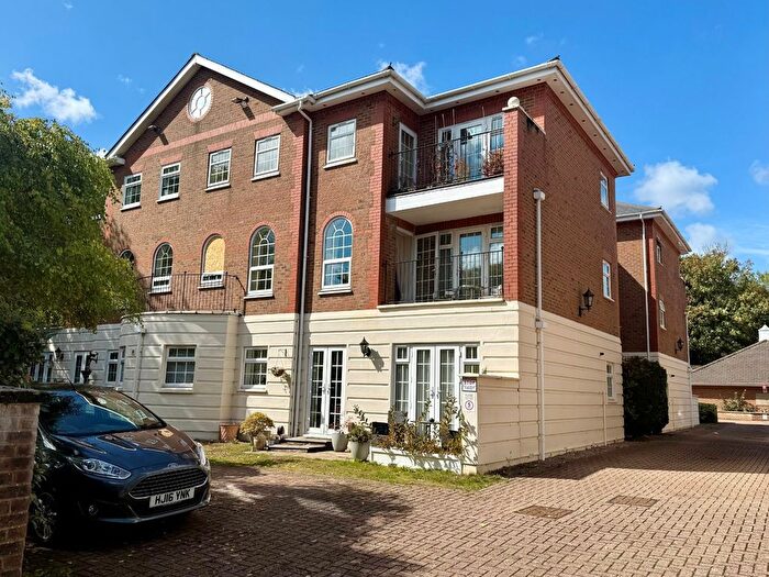 2 Bedroom Flat To Rent In Winn Road, Southampton, Hampshire, SO17
