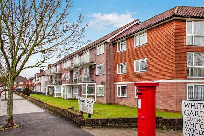 2 Bedroom Apartment For Sale In Whitchurch Lane, Edgware, HA8