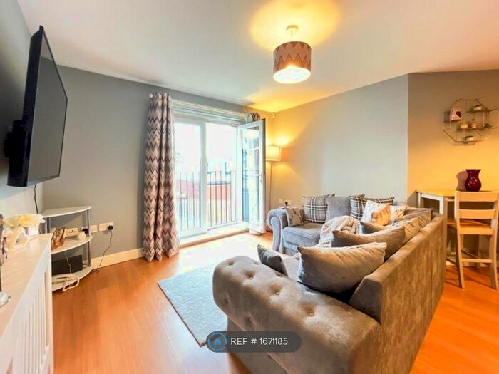 2 Bedroom Flat To Rent In Lemans Drive, Dewsbury, WF13