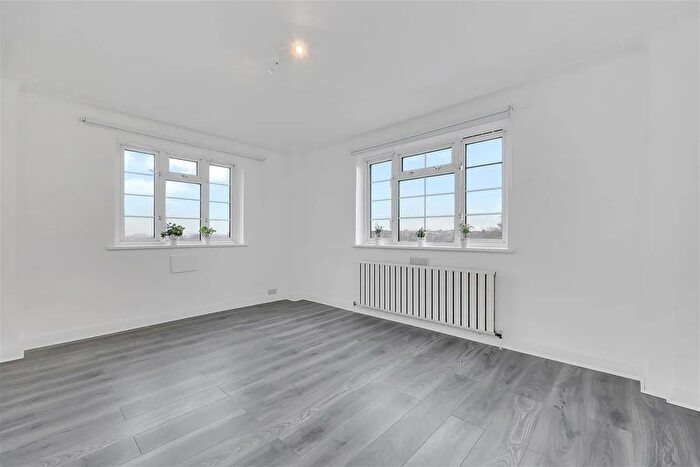 2 Bedroom Flat To Rent In Ashford Court, Ashford Road, Cricklewood, NW2