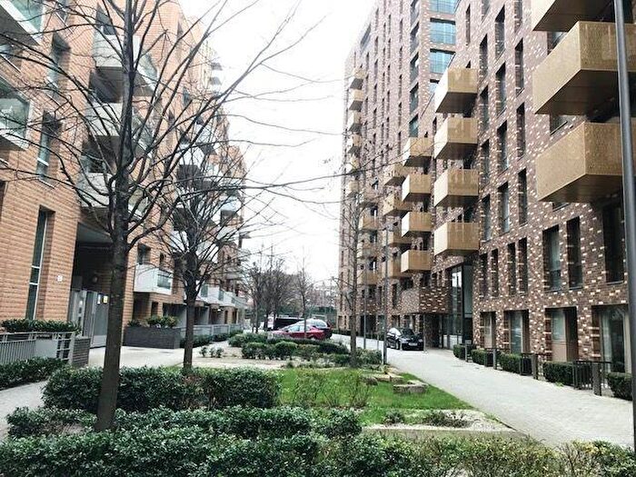 1 Bedroom Flat To Rent In Truman Walk, St Andrews, Bromley By Bow, London, E3