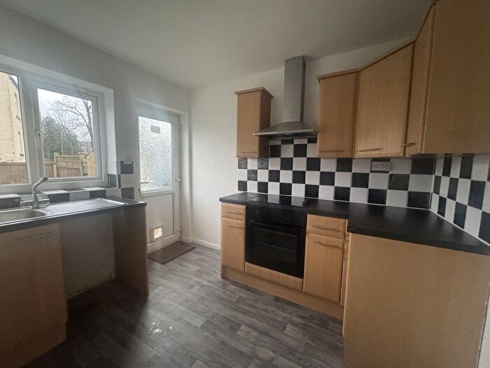 2 Bedroom Flat To Rent In Denby Dale Road East, Durkar, Wakefield, WF4