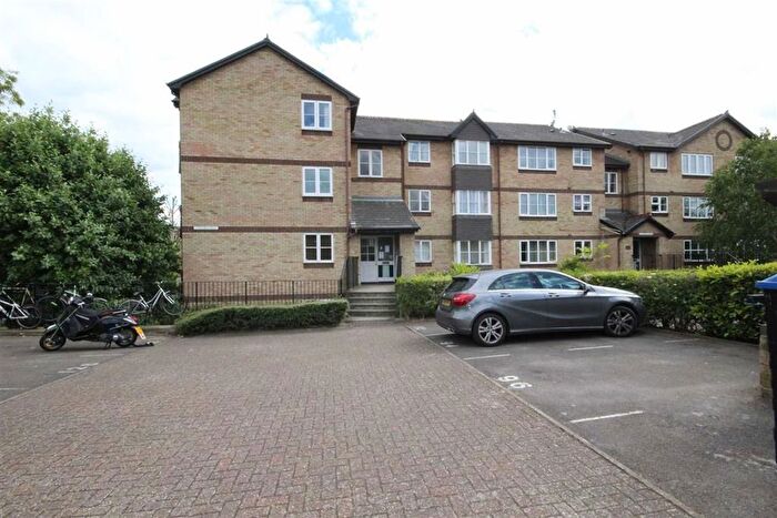 2 Bedroom Flat To Rent In Stubbs Drive, London, SE16
