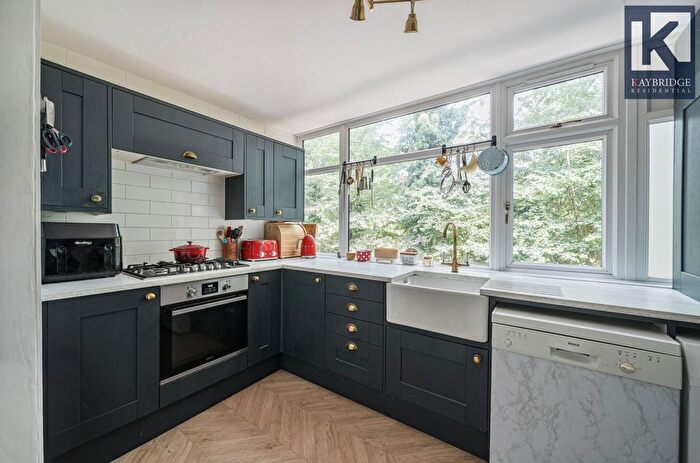 3 Bedroom Flat For Sale In Kingston Road, Epsom, KT17