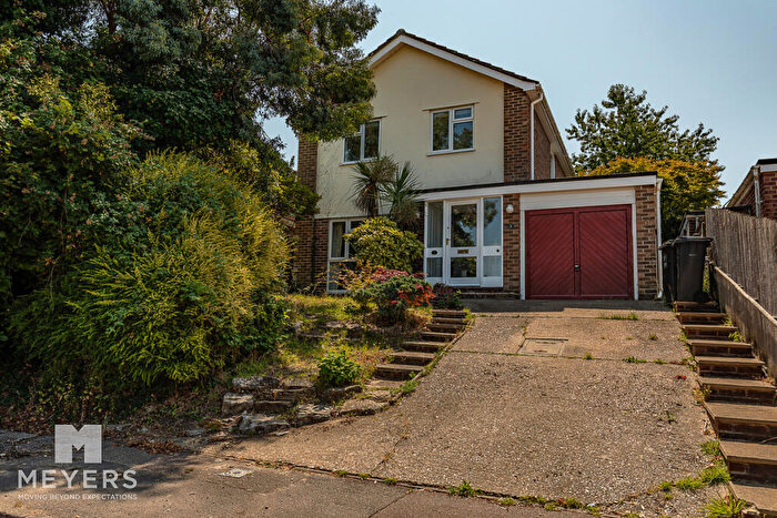 3 Bedroom Detached House For Sale In Heads Farm Close, Bournemouth, BH10
