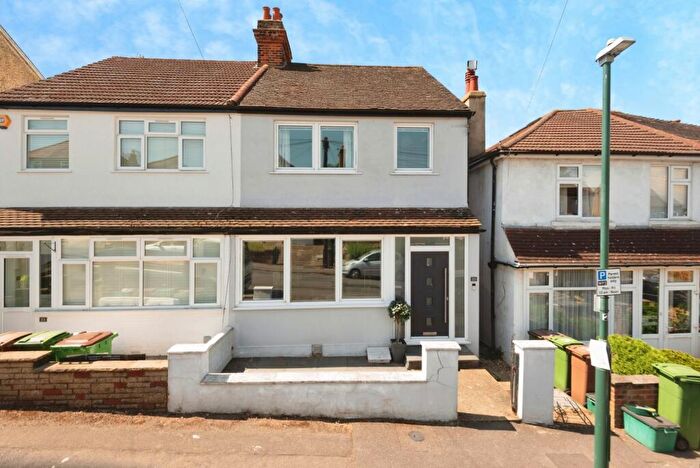 3 Bedroom Semi-Detached House For Sale In Moreton Road, Worcester Park, Surrey, KT4