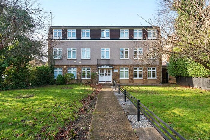 2 Bedroom Flat To Rent In Newminster Court, The Ridgeway, Enfield, EN2