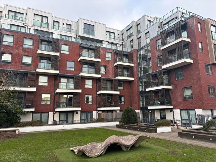 1 Bedroom Apartment For Sale In Green Lane, Edgware, HA8