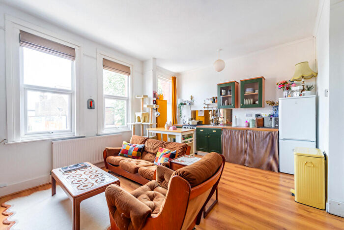 2 Bedroom Apartment To Rent In Chase Side, Enfield, London, EN2