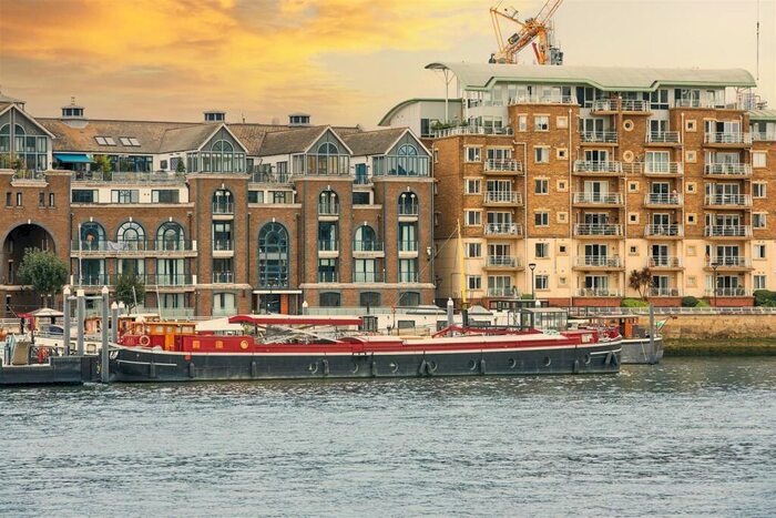 4 Bedroom House Boat To Rent In Plantation Wharf Pier, Battersea, SW11