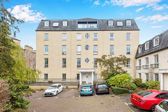 3 Bedroom Flat For Sale In / Caledonian Crescent, Dalry, Edinburgh, EH11
