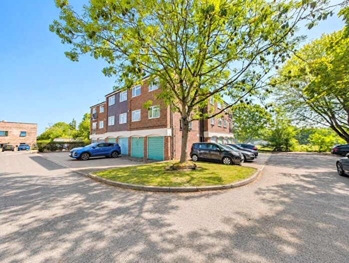 Apartment To Rent In Ladybank, Bracknell, Berkshire, RG12