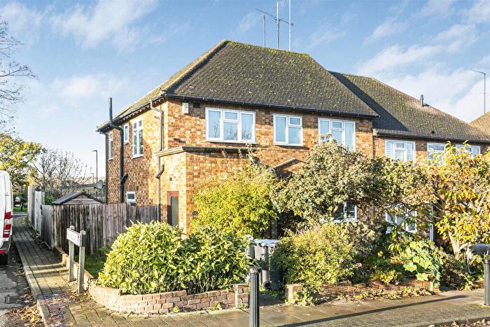 2 Bedroom Maisonette To Rent In The Glade, Winchmore Hill, N21