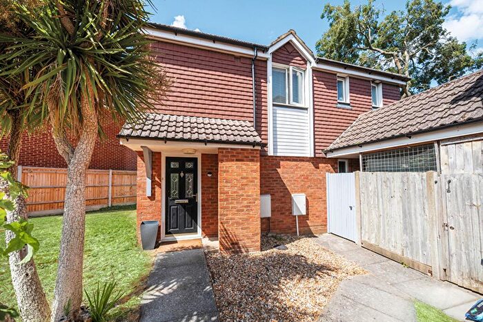 2 Bedroom Detached House For Sale In New Road, North Warnborough, RG29