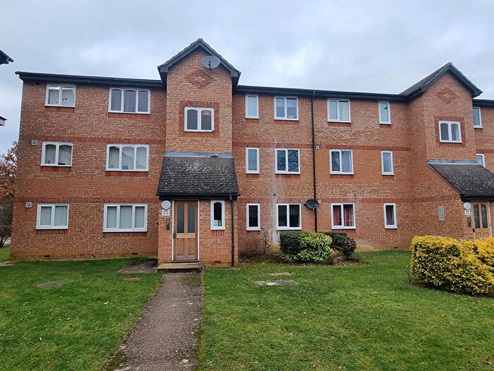 1 Bedroom Flat For Sale In Wedgewood Road, Hitchin, SG4