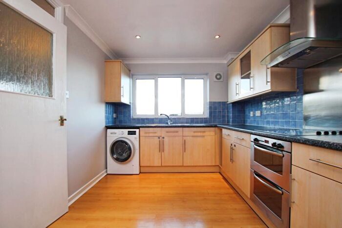 2 Bedroom Apartment To Rent In Portland Court - Spike Island, BS1