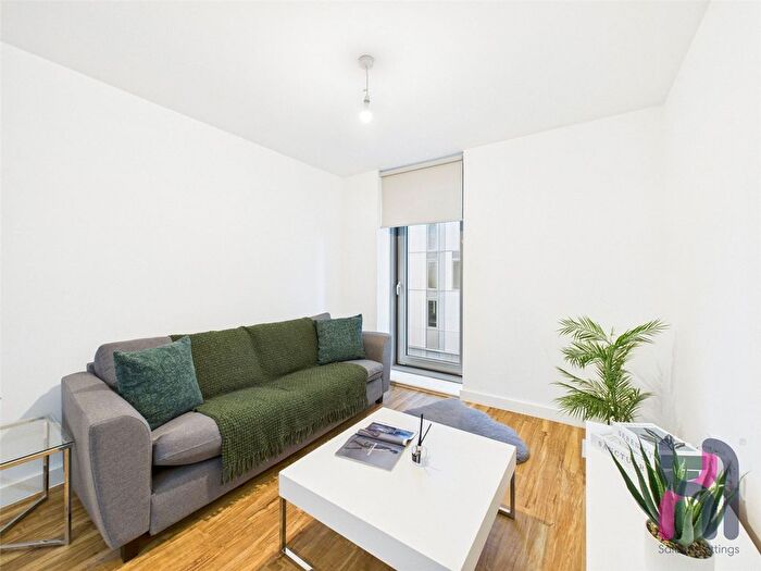 1 Bedroom Flat To Rent In Michigan Point Tower A, Michigan Avenue, M50