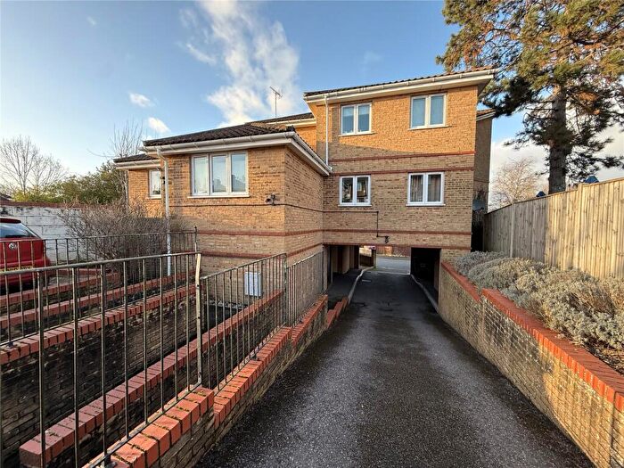 2 Bedroom Flat To Rent In Woodmill Lane, Southampton, Hampshire, SO18