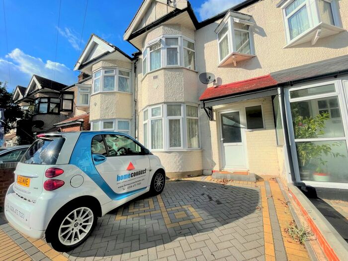 3 Bedroom Terraced House To Rent In Clifton Road, Newbury Park, IG2