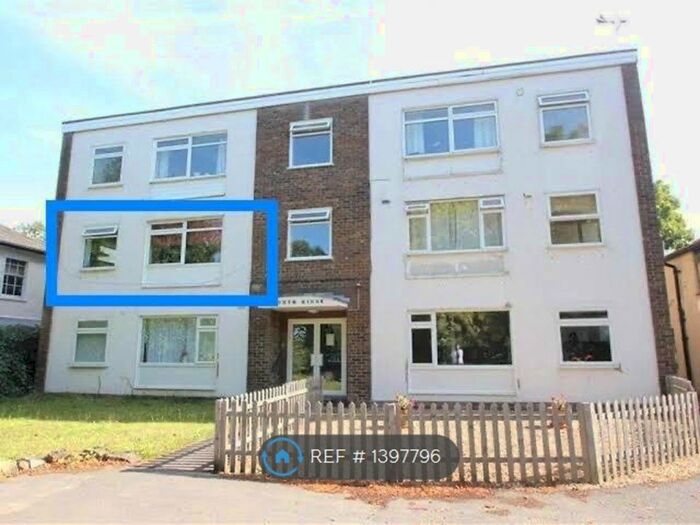 2 Bedroom Flat To Rent In South Ridge, Bromley, BR2