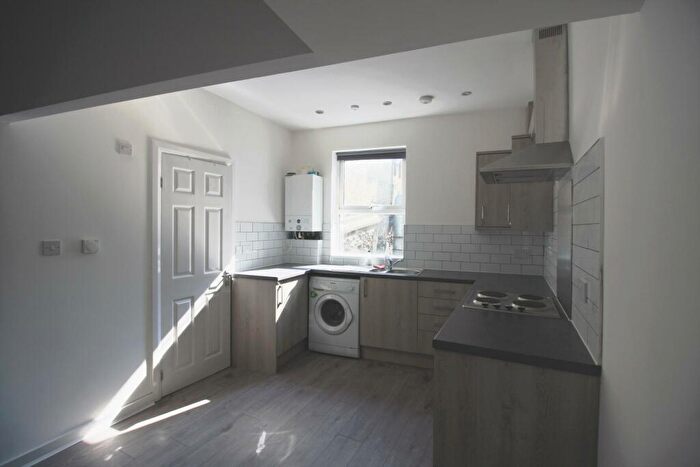 2 Bedroom Maisonette To Rent In High Street, Dover, CT16