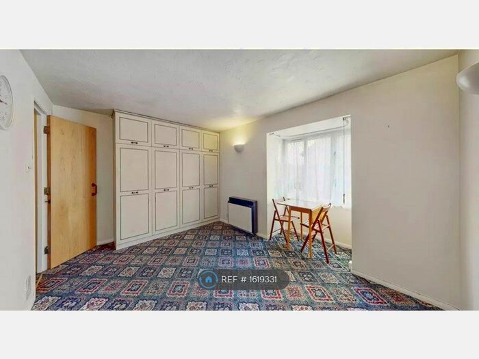 Studio To Rent In Harp Island Close, London, NW10