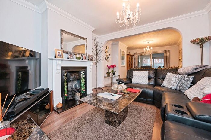 3 Bedroom Semi-detached House For Sale In Jameson Road, Southampton, SO19