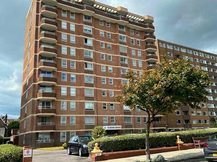 3 Bedroom Flat To Rent In Grand Avenue, Hove, East Sussex, BN3