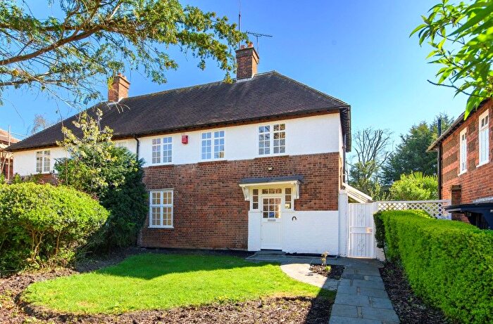 3 Bedroom Property For Sale In Eastholm, Hampstead Garden Suburb, NW11