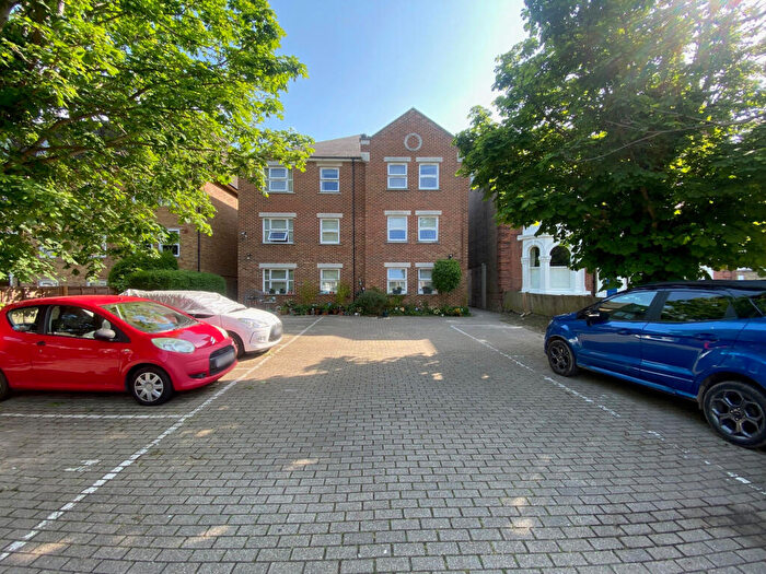 2 Bedroom Apartment To Rent In Burnt Ash Hill, London, SE12