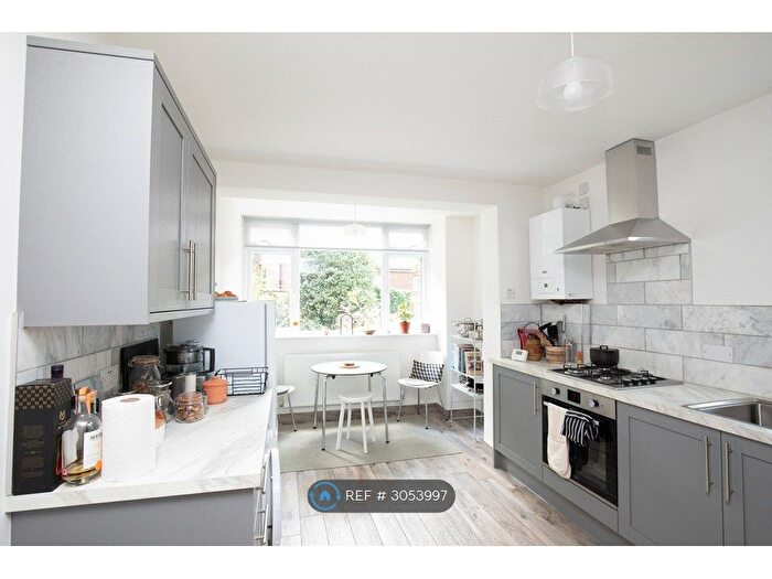 2 Bedroom Flat To Rent In Cyprus Road, Nottingham, NG3