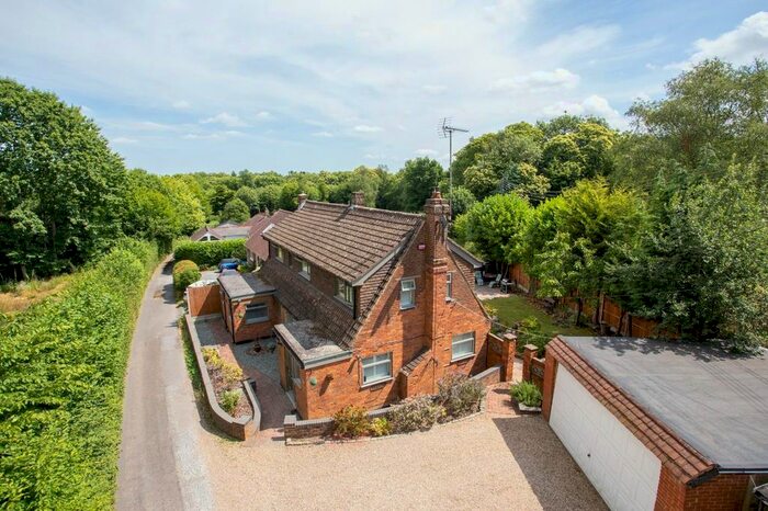 4 Bedroom Detached House For Sale In Faversham Road, Charing, TN27