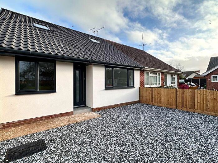 4 Bedroom Semi-Detached House To Rent In Swanbourne Road, Littlehampton, BN17