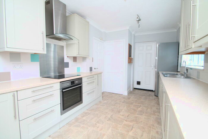 3 Bedroom House To Rent In Everard Lane, Caterham, CR3
