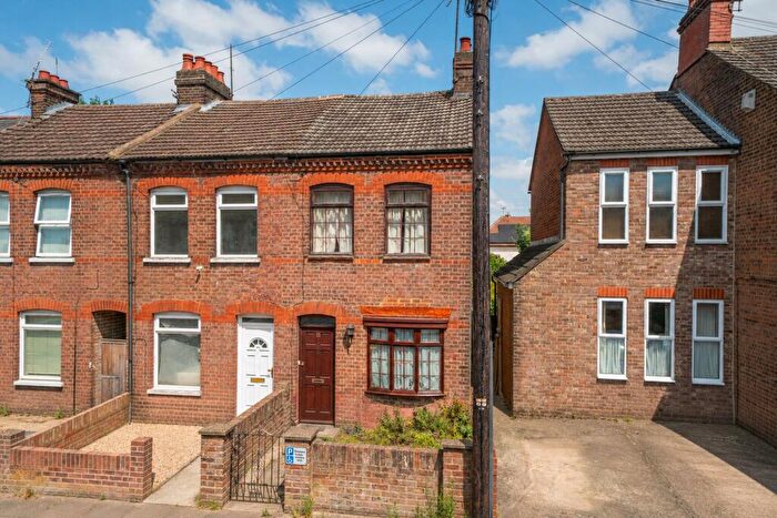 3 Bedroom Semi-Detached House For Sale In Alfred Street, Dunstable, LU5