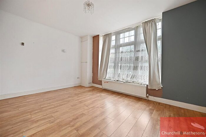 2 Bedroom Flat For Sale In High Street, London, NW10