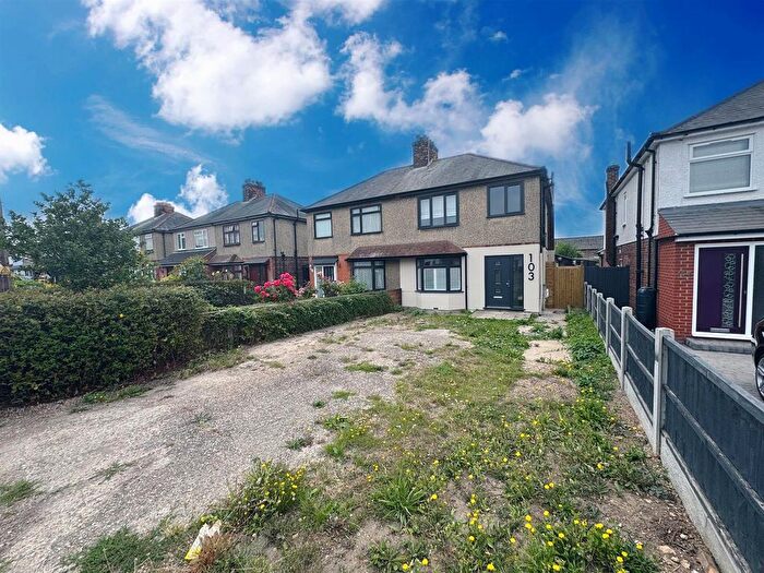 3 Bedroom Semi-Detached House For Sale In Writtle Road, Chelmsford, CM1