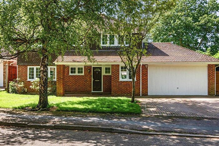 4 Bedroom Detached House For Sale In Alcot Close, Crowthorne, Berkshire, RG45