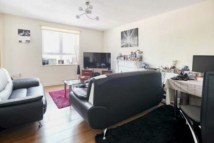 2 Bedroom Flat To Rent In Erebus Drive, Thamesmead, London, SE28