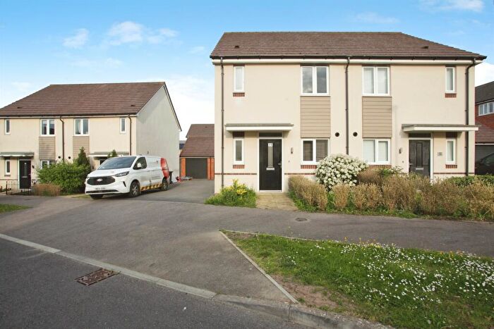 3 Bedroom Semi Detached House For Sale In Bell Road, Rugby, CV21