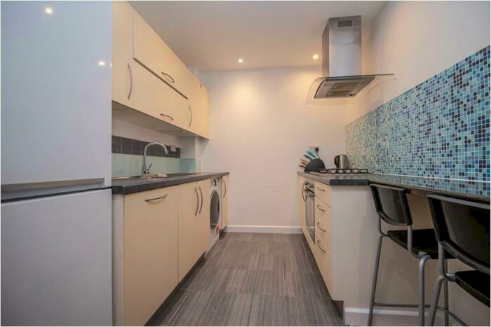 2 Bedroom Flat To Rent In Cubix Apartments, Violet Road, Bow, Bromley By Bow, Mile End, London, E3