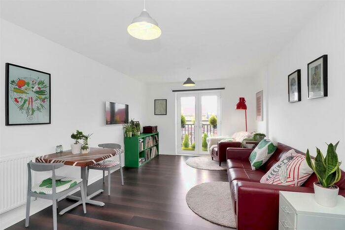 2 Bedroom Flat To Rent In Design Drive, Dunstable, LU6