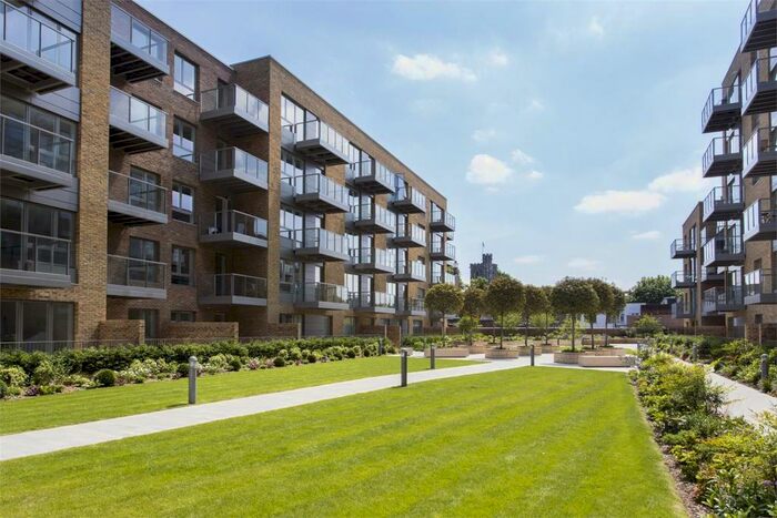2 Bedroom Apartment To Rent In Lang Court, Smithfield Square, Hornsey, N8