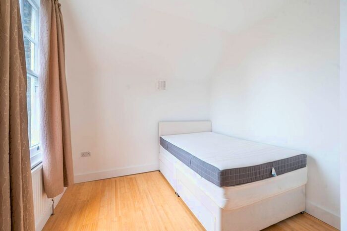 1 Bedroom Flat To Rent In Riggindale Road, Streatham, London, SW16