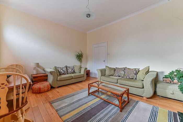2 Bedroom Flat For Sale In High Street, South Norwood, London, SE25